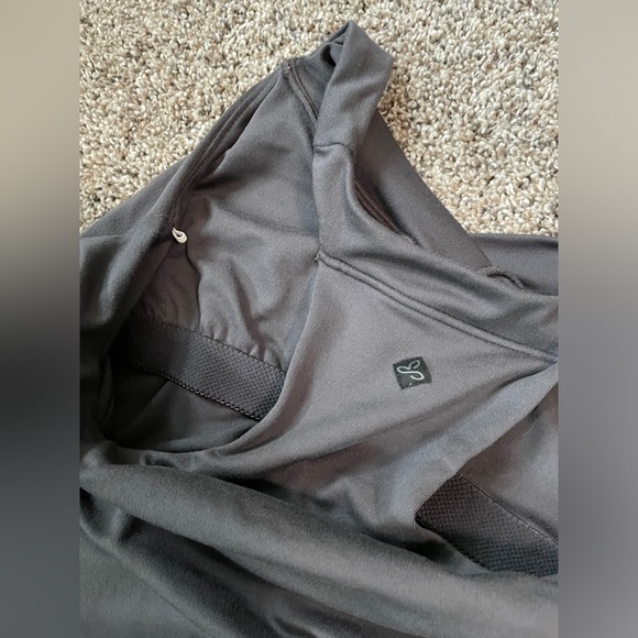 Shirred v-neck fitted tank top with T-back with built in bra-yoga, gym, lounge - Picture 5 of 8